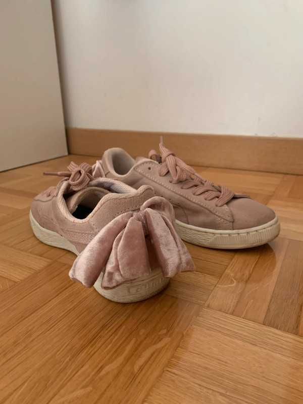 Sapatilhas rosa com laço