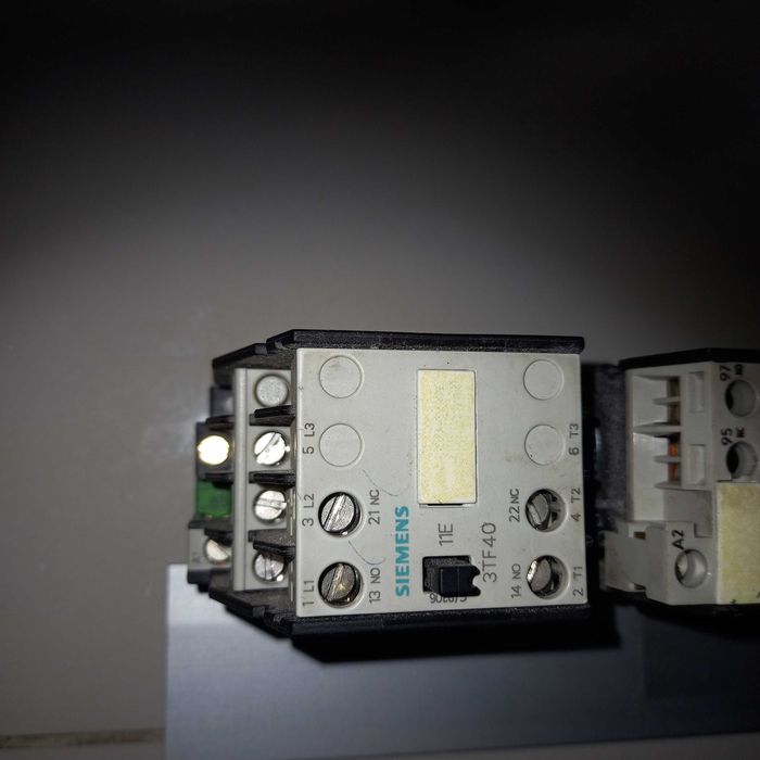 Stycznik Siemens Made in Germany trzyfazy silnikowy cewka 230V termik