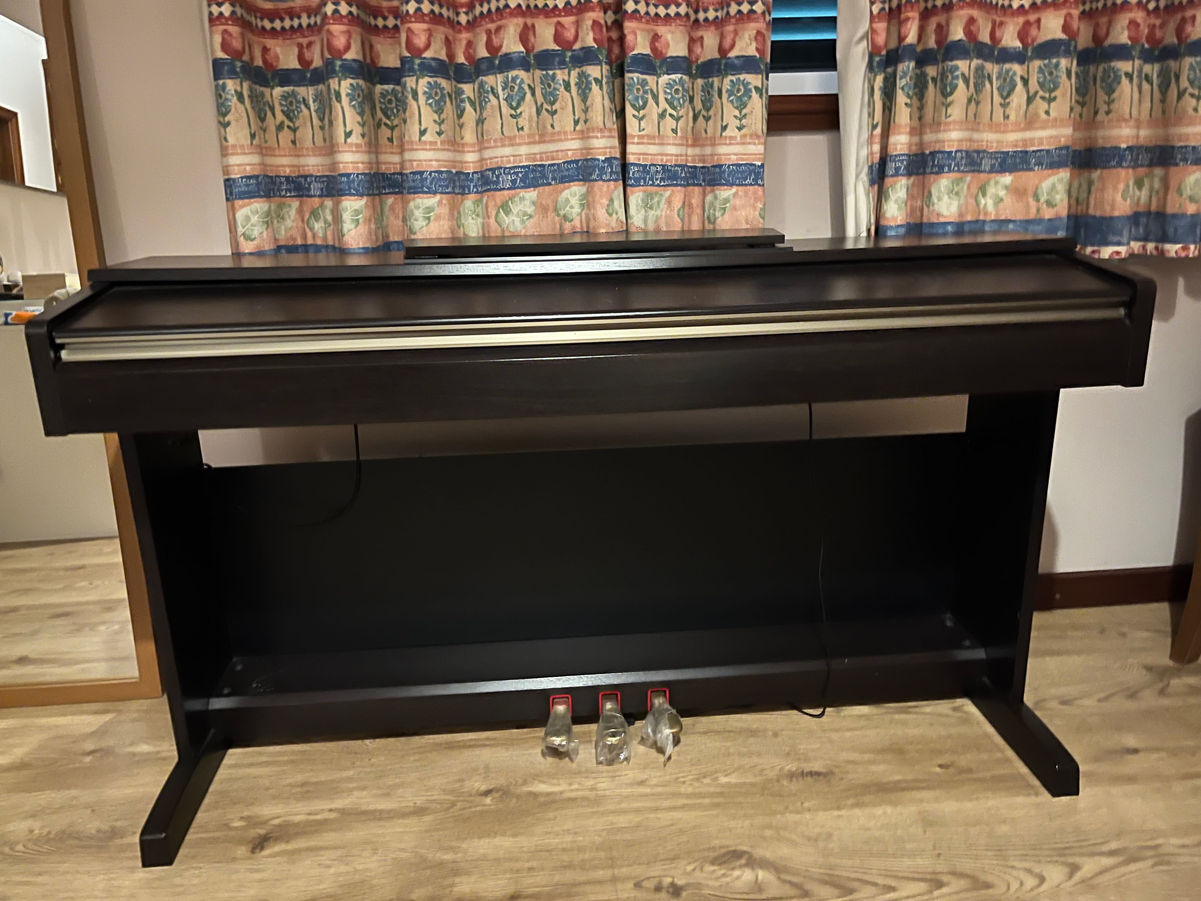 Piano Yamaha YDP-145 R Arius