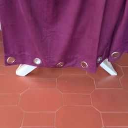 Cortinado roxo com ilhoses