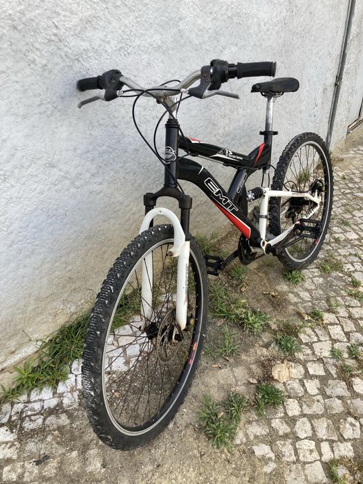 8 Bicicletas várias, com necessidade de reparacao