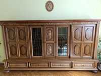 Duża ładna drewniana komoda witryna do salonu