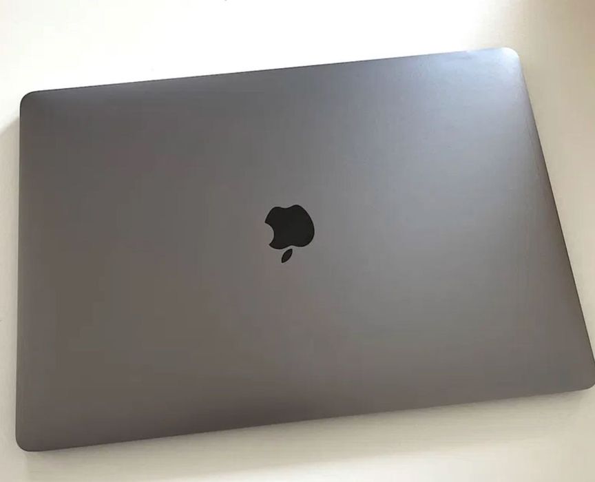 MacBook Pro (15 polegadas, 2018) — ÉCRAN DANIFICADO
