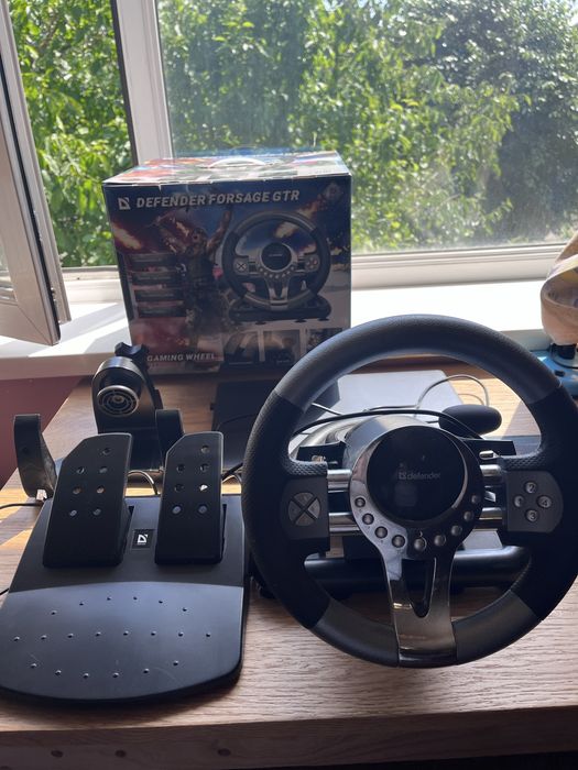 Ігрове кермо з педалями