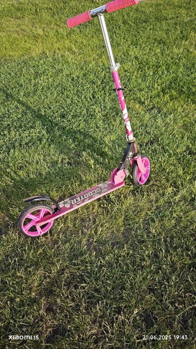 Hulajnoga Scooter Jumbo .
 Duża hulajnoga 2-kołowa JUMBO FLOWERS 200mm