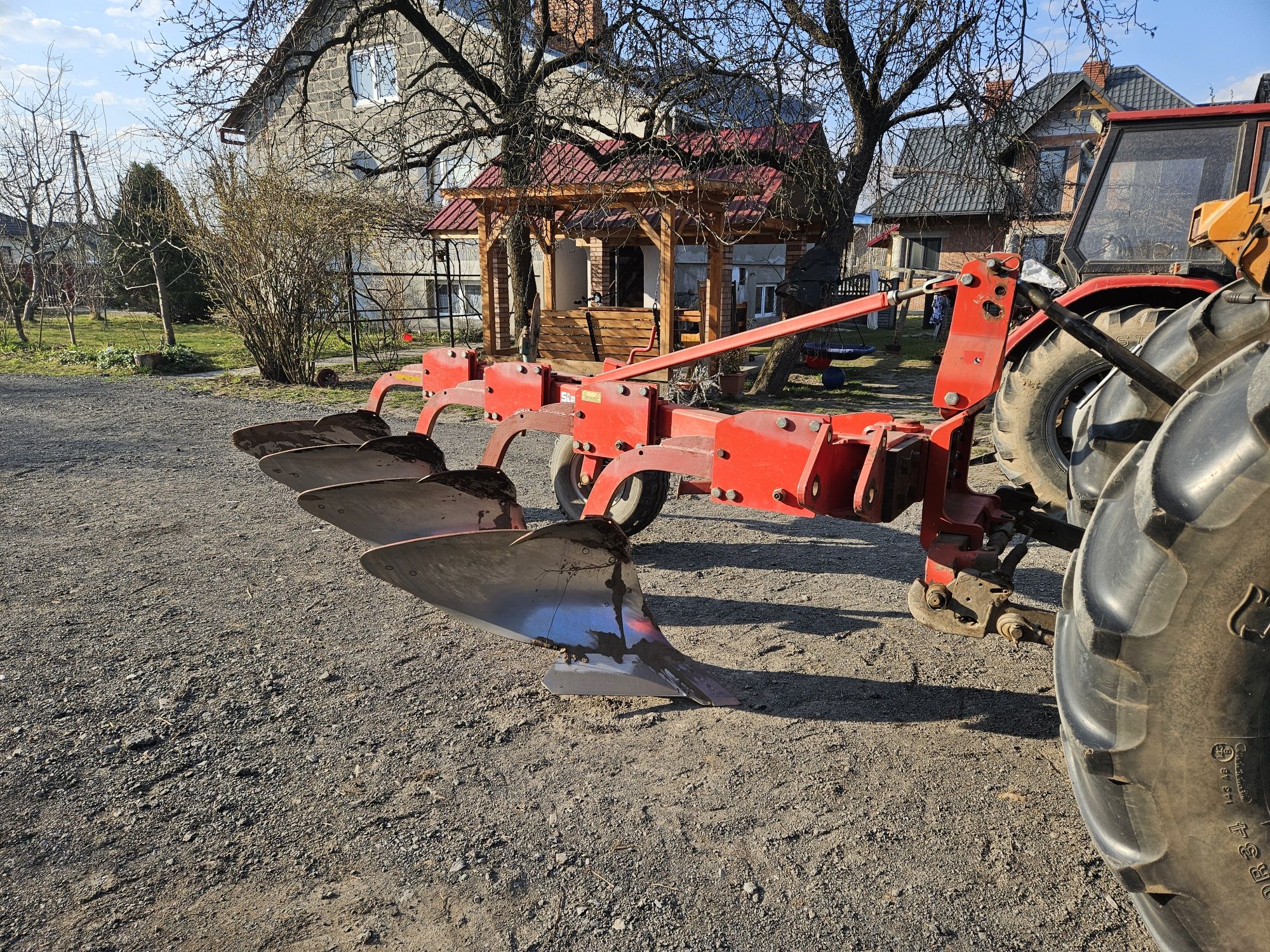 Pacomat pakomat do pługa obrotowego/zagonowego. Pług 4 skibowy
