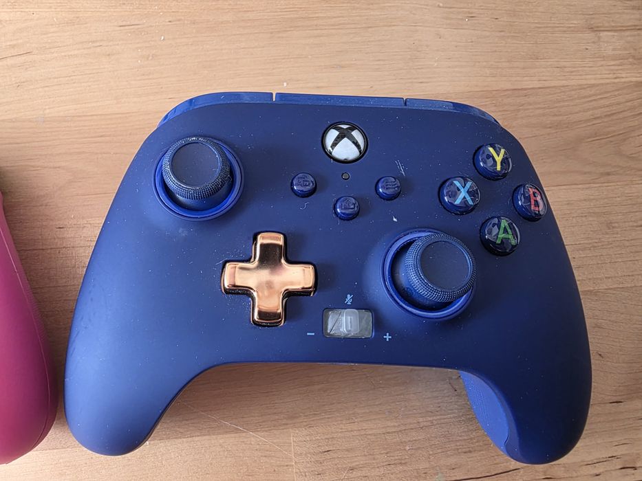 Zestaw padów do Xboxa + stacja dokująca