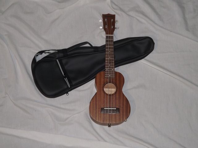 Ukulele soprano elétrico