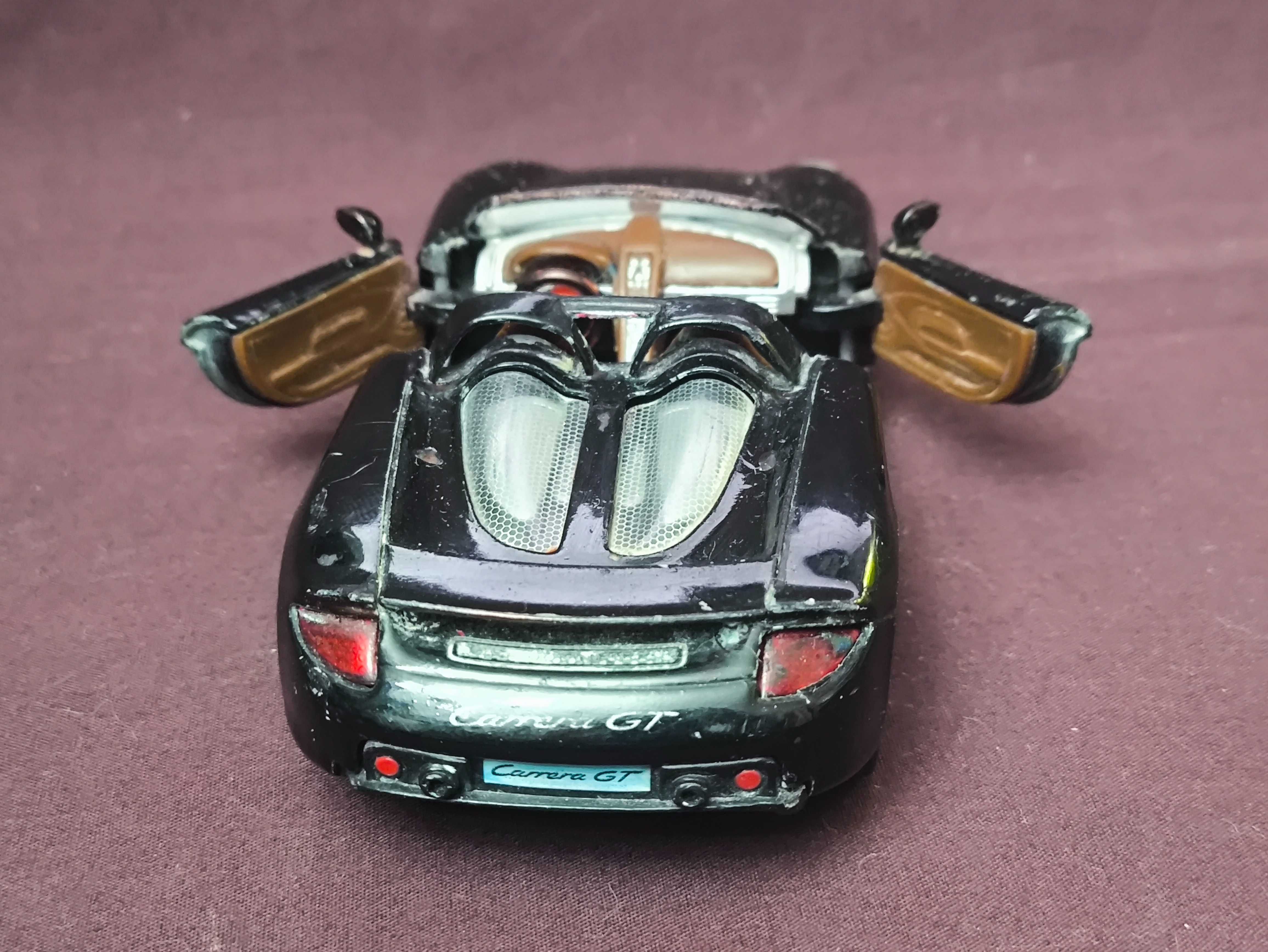 Машинка инерционная Porsche Carrere GT 1:36 Kinsmart
