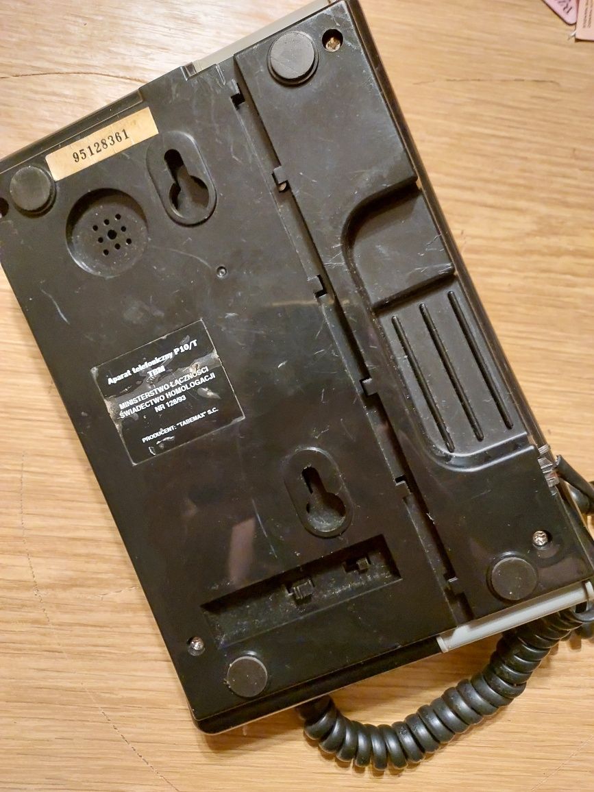 Analogowy telefon retro