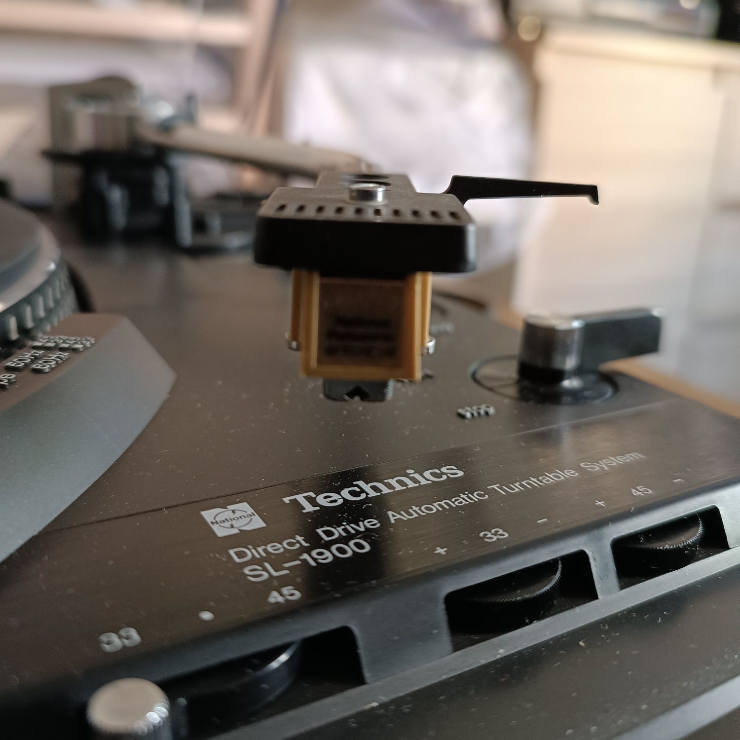 Gramofon Technics SL-1900