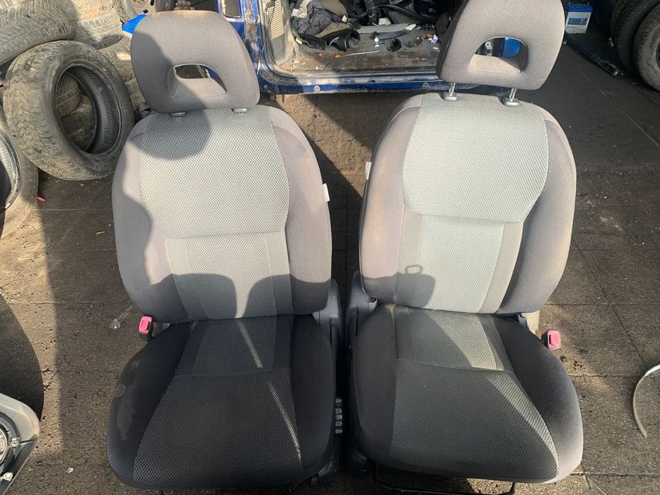 TOYOTA RAV4 II 3D FOTELE BOCZKI