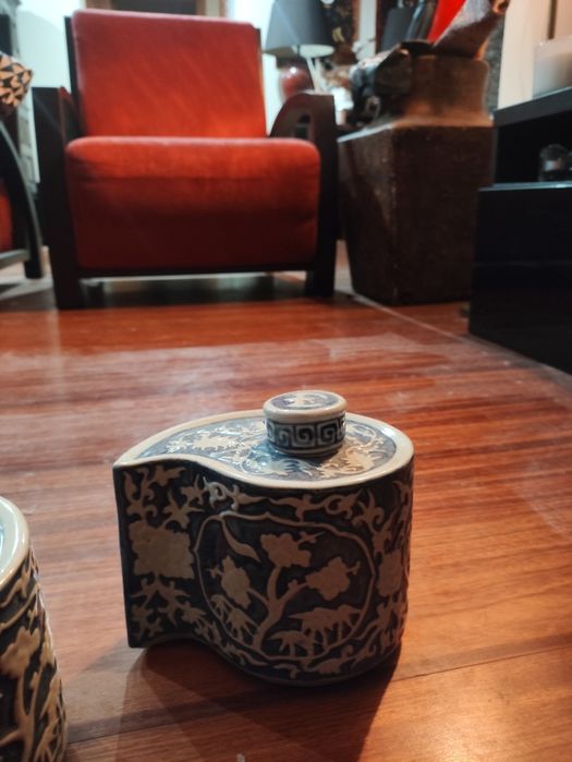 Peças decorativas com desenhos chineses
