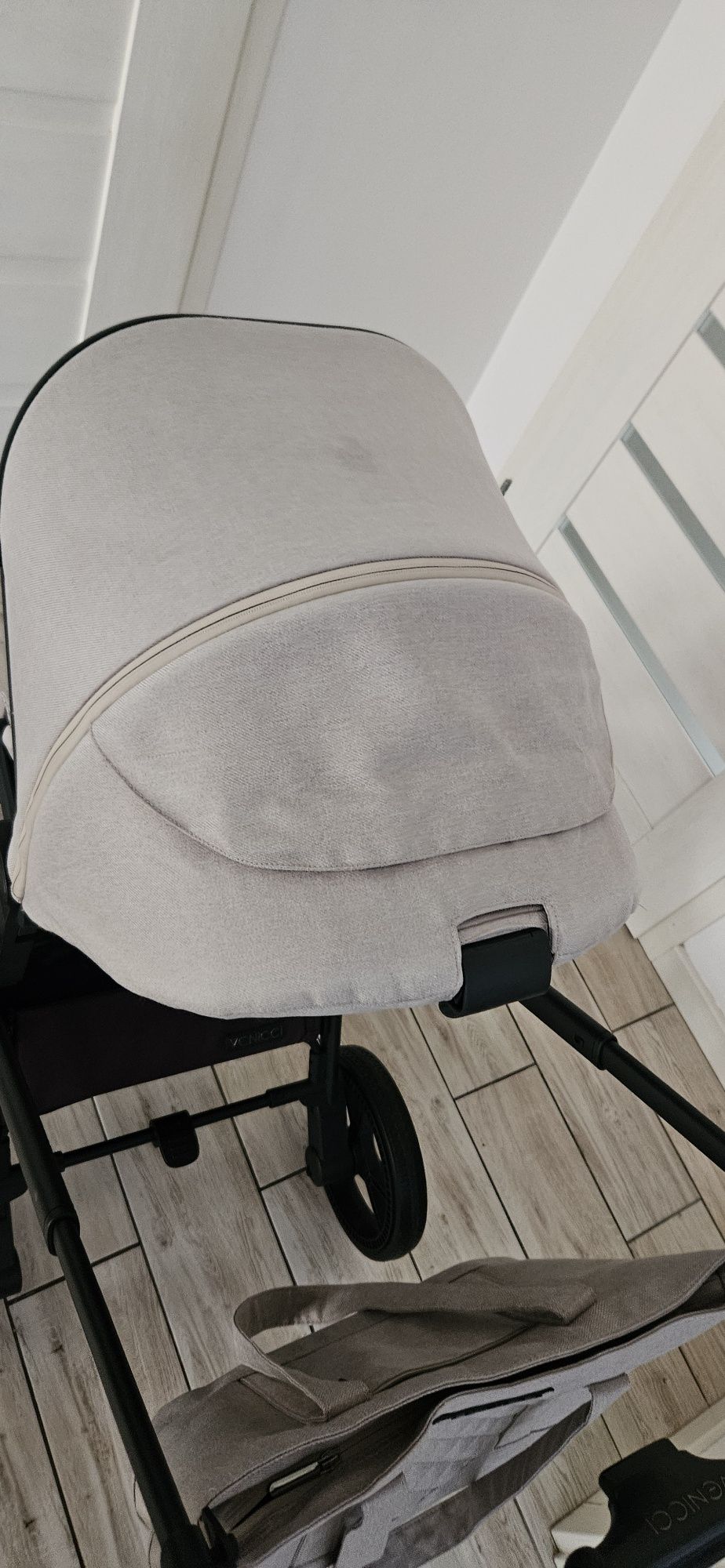 Wózek Venicci Tinum 2 0 w wersji 2w1 lub 4w1 z Cybex I bazą obrotową