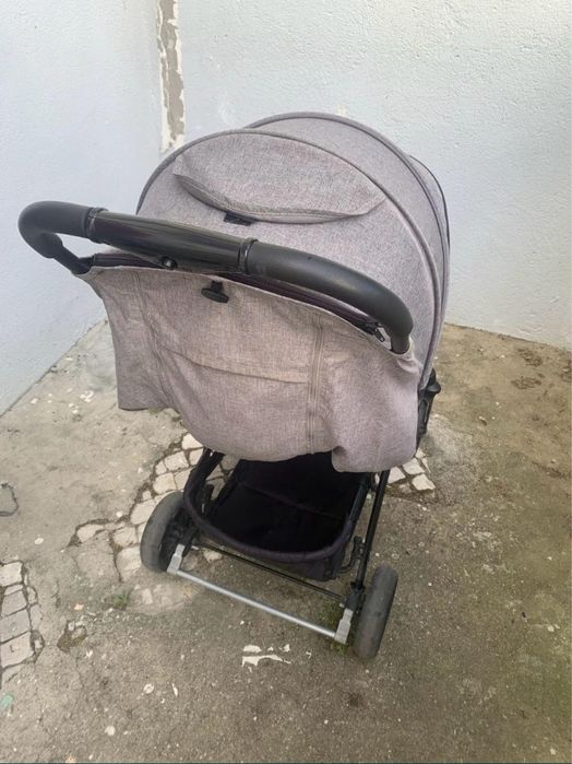 Carrinho de bebé novo