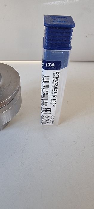 Frez DIA Z3+3D=12I=21L=70S=12x40 RH w oprawce termo