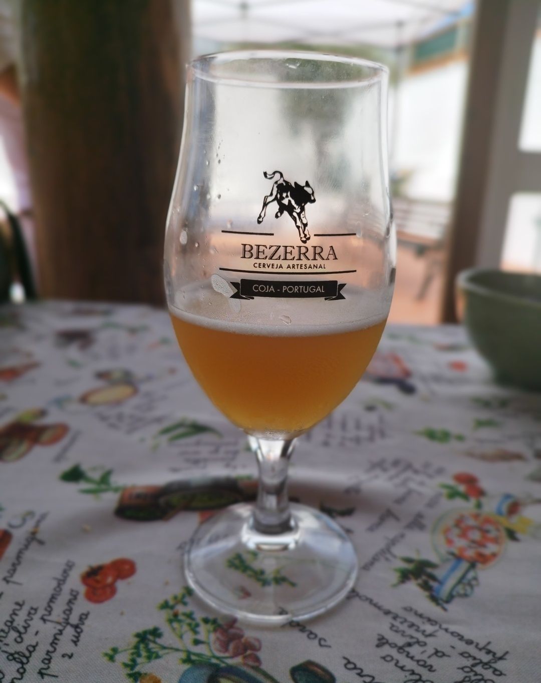 Copo de cerveja artesanal tulipa