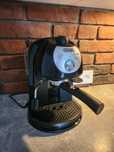 Kolbowy ekspres ciśnieniowy De'Longhi EC 201 CD.B 1100 W czarny