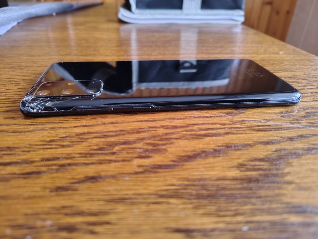 Samsung Galaxy s20 plus (uszkodzony)