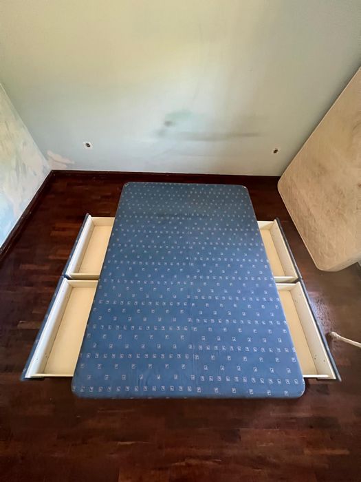 Somier de casal azul