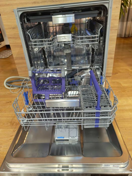 Zmywarka BEKO DIN28431 uszkodzona do zabudowy