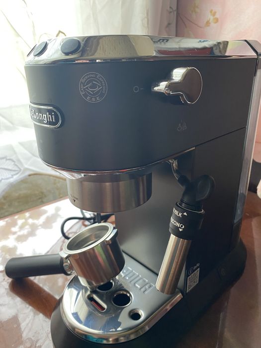 Кофемашина DeLonghi в отличном состоянии
