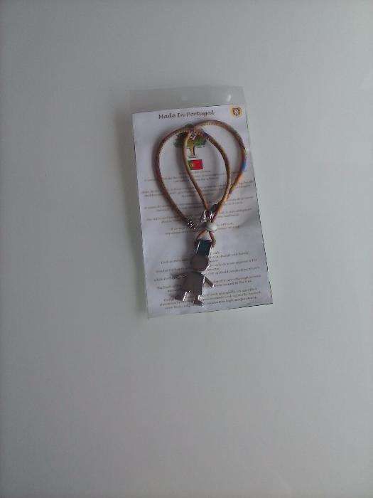 Colar em cortiça com boneca