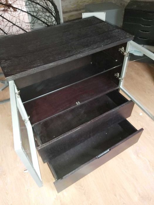 Komoda fornir aluminium