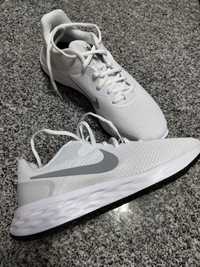 Tenis Nike Revolution 6 tamanho 43