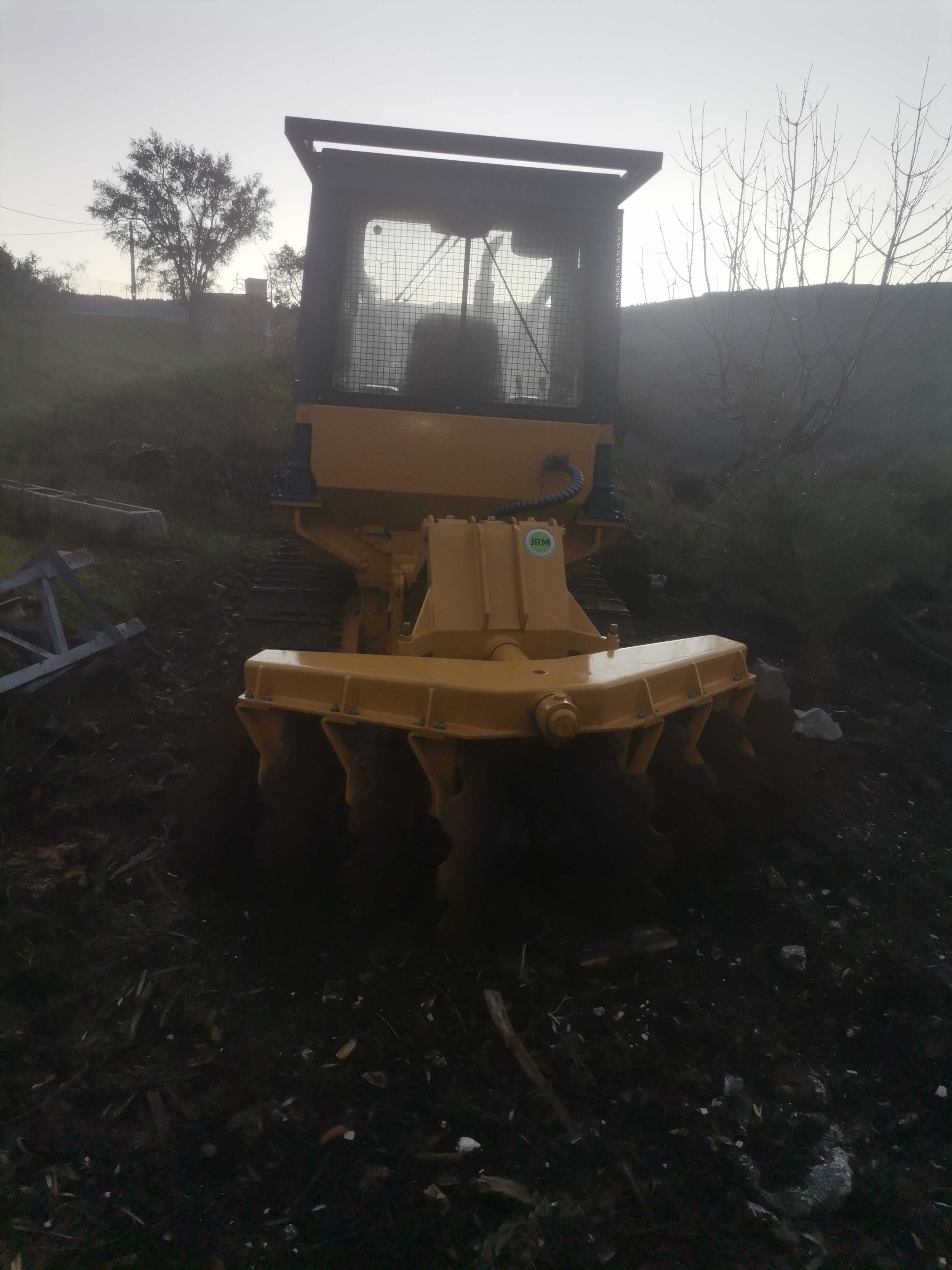 Máquina de rastos Komatsu D37