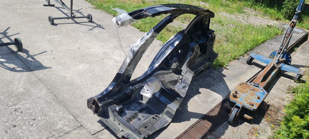 Ćwiartka prawy tył błotnik prawy próg ly9b audi a4 b9