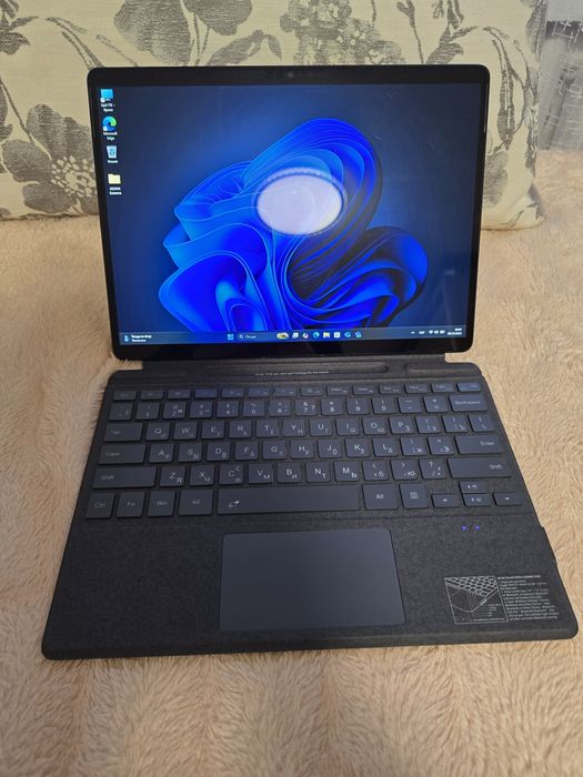 Преміальний Microsoft Surface Pro X SQ1 8/128GB