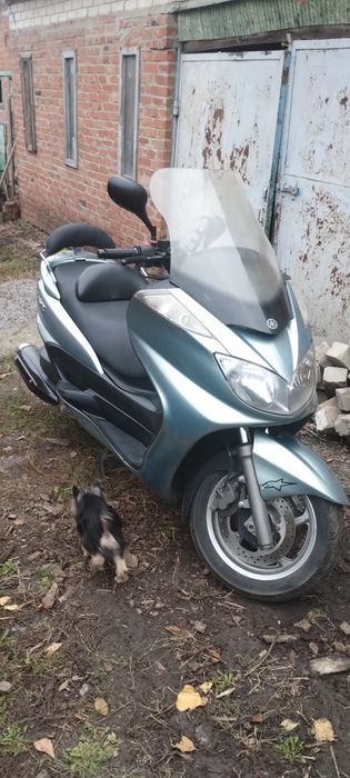 Три скутер Yamaha.             .