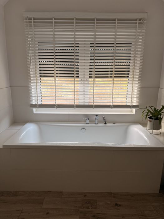 Wyposażenie lazienki - cena za meble, umywalki, baterie, wanne, szybę