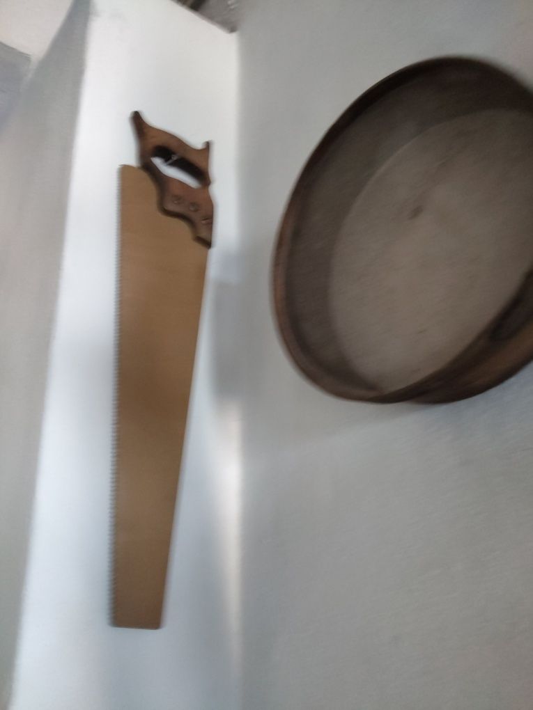 Aumotolia e outros objetos decorativos em latão e cobre,prata.