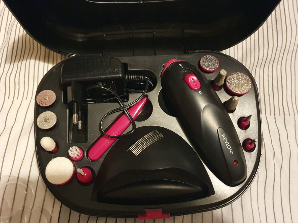 Zestaw do manicure i pedicure Revlon
