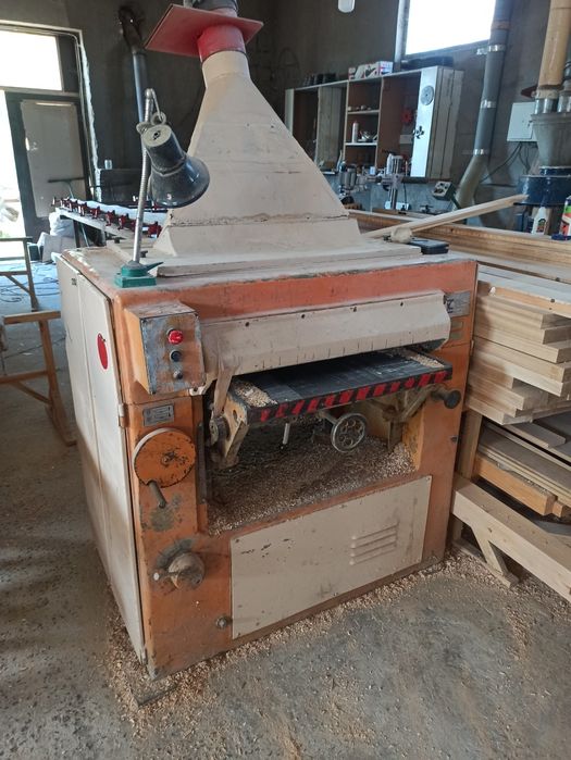 Столярне виробництво, деревообробні станки.