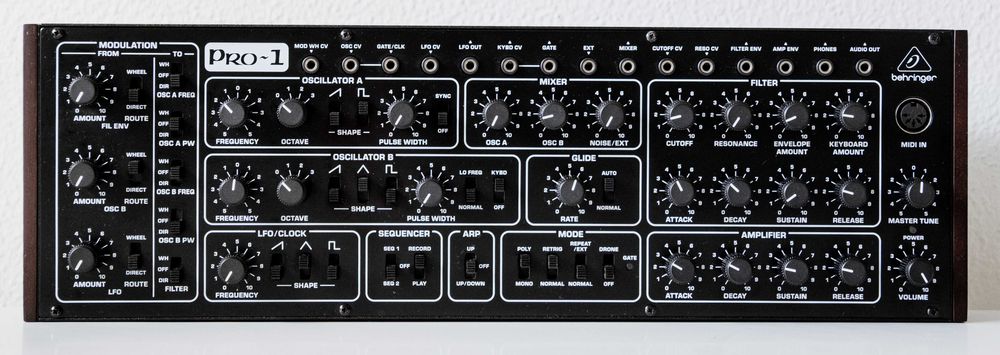 Sintetizador Behringer Pro One