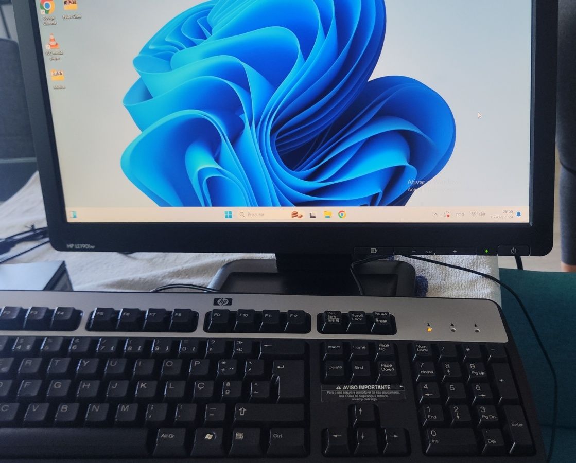 Computador secretária Windows 11 completo