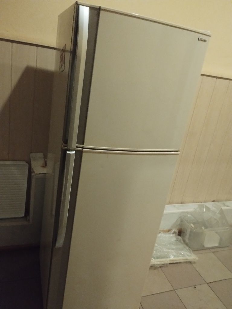 Продам холодильник