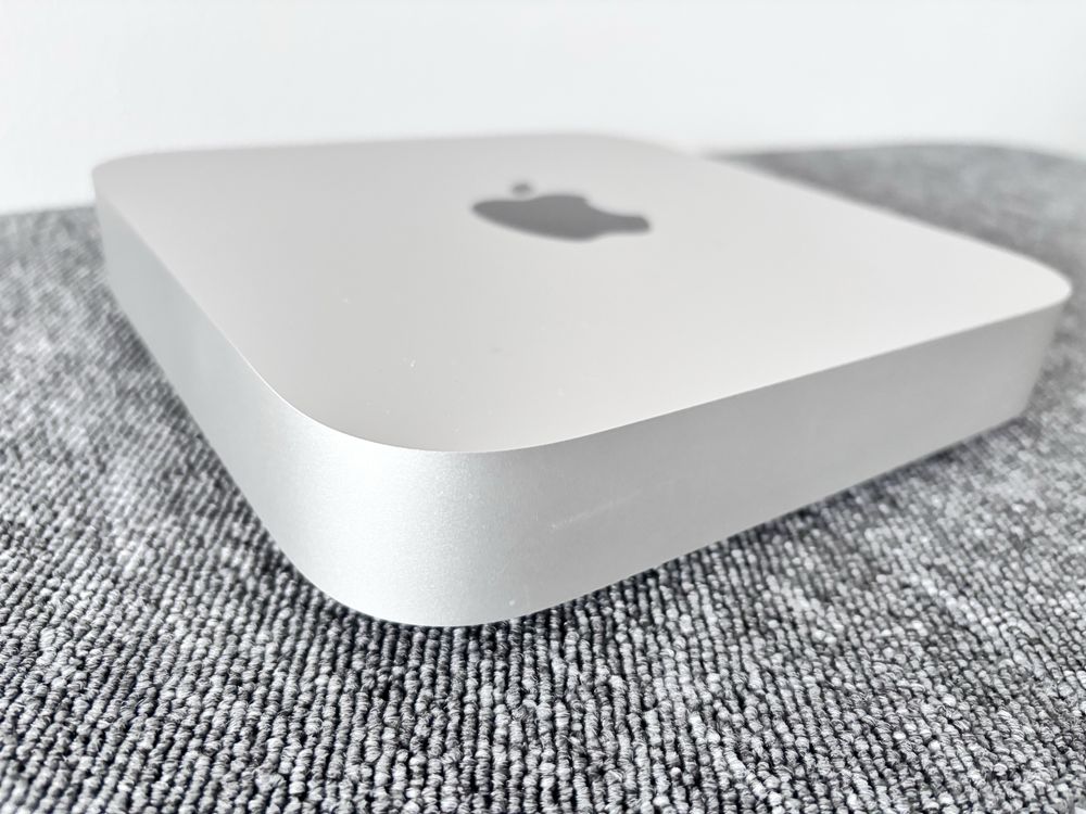 Mac mini M2 16GB/512GB + stacja-mysz-klawiatura