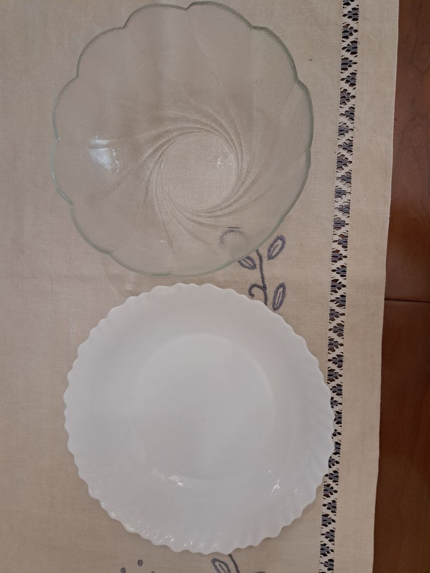 Taças P/Sobremesa-1 Branca e 1 Vidro Transparente
