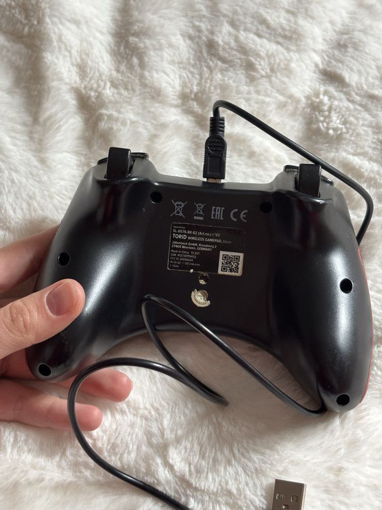 Przewodowy gamepad