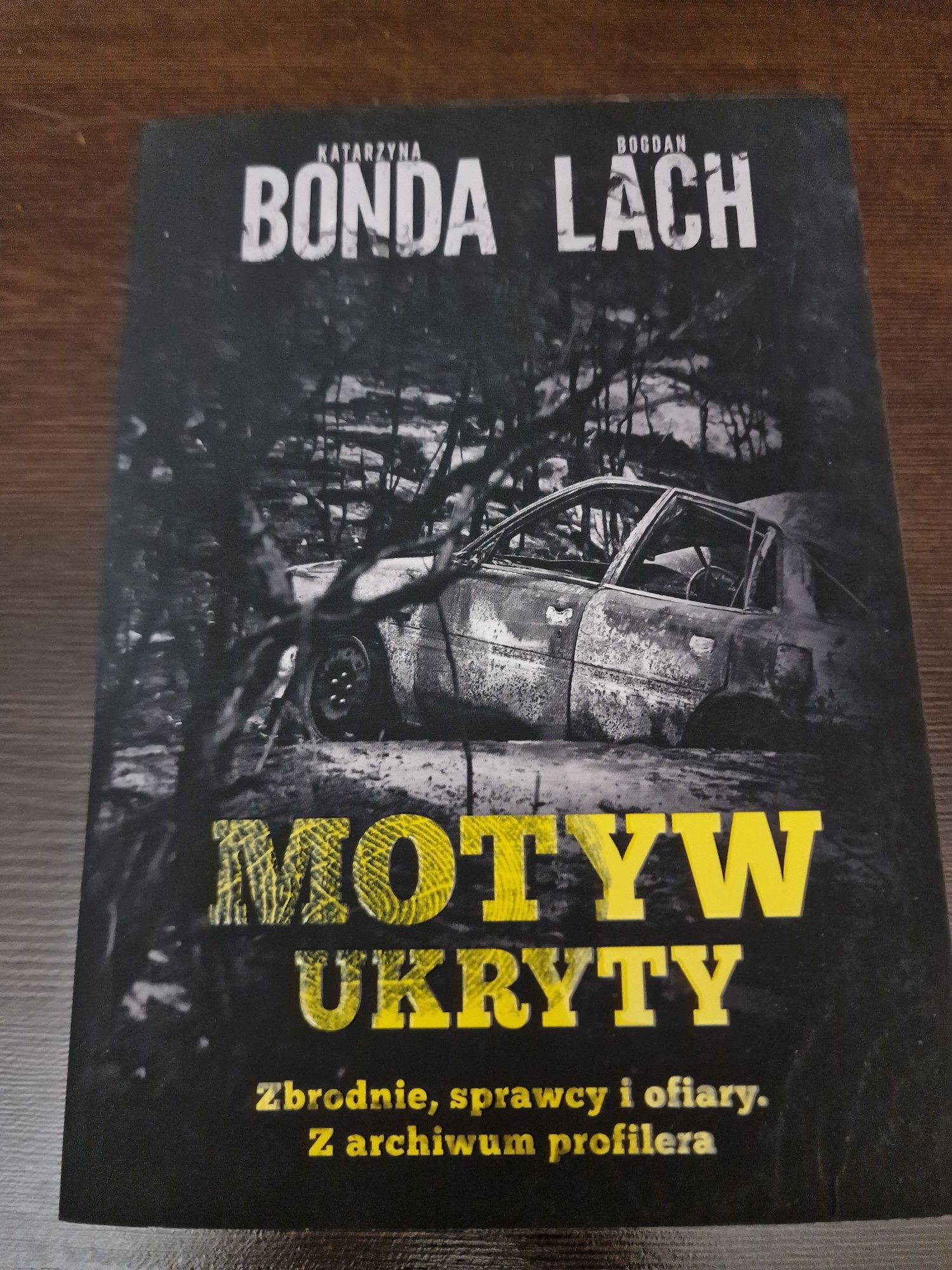 Katarzyna Bonda, Bogdan Lach - Motyw ukryty