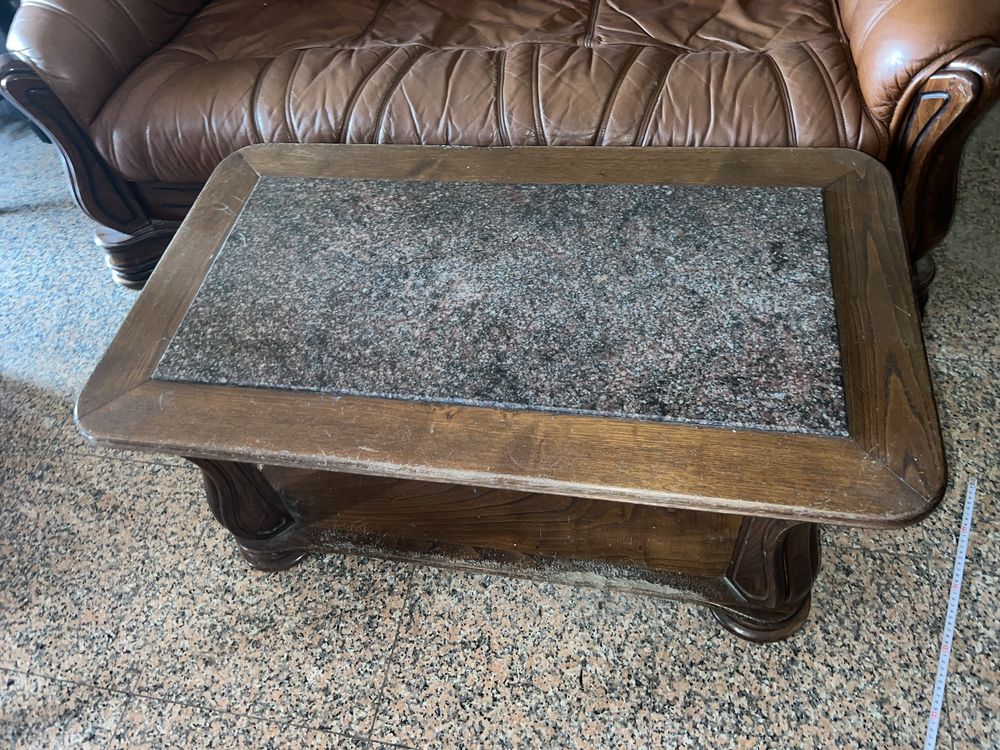 Vendo mobila completa de sala. Madeira massiça e couro castanho.