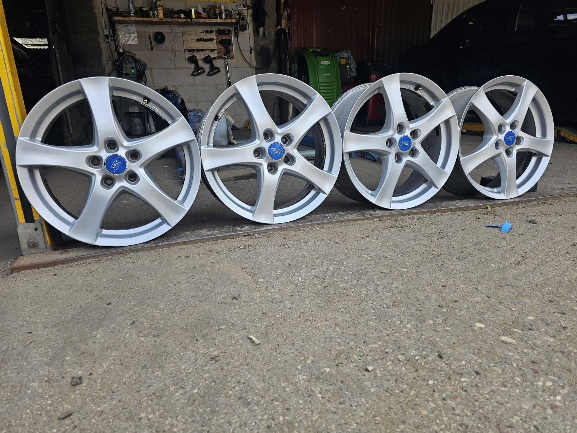 Felgi Aluminiowe Ford R17 5x108 ET50-7J