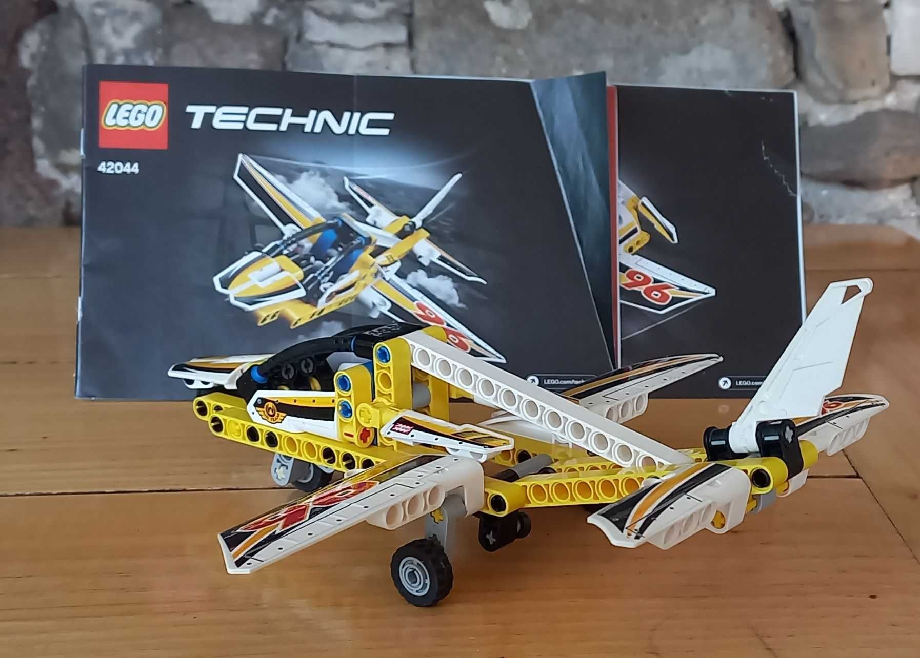 LEGO TECHNIC 42044 - Display Team Jet