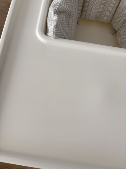 Krzesełko do karmienia Ikea z białą poduszką
