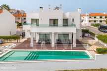 Moradia T4 | Arquitectura moderna | Piscina| a 700 metros da Praia |Al