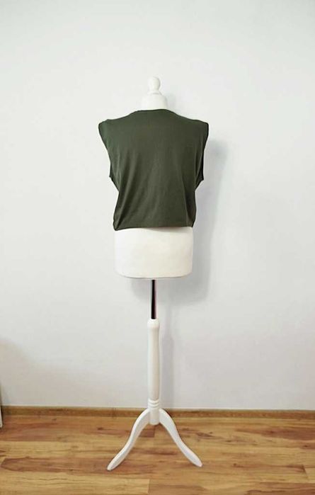 Pure Friday luźny tshirt z poduszkami w ramionach